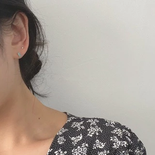 earika.earrings - gem square piercing จิวหูเงินแท้จี้เพชรทรงสี่เหลี่ยม เหมาะสำหรับคนแพ้ง่าย