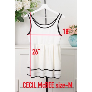 เสื้อมือสอง CECIL Mc BEE คอกว้าง ผ้าชีฟองหนักๆแต่งระบายสองชั้น มีผ้าซับในแบบผ้าลื่นๆเย็นๆ ผ้าดีมาก ใส่เที่ยวทะเลได้