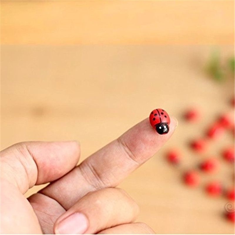 100 ชิ้น Mini ไม้ Ladybug รูปสติกเกอร์ Miniature สําหรับ Fairy Garden ตุ๊กตาตกแต่งบ้าน - รูปที่ 2