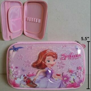 ลิขสิทธิ์แท้ กล่องดินสอ Smiggle 3D ลายด้านหน้านูนขึ้นมาค่ะ ลาย เจ้าหญิงโซเฟีย Sophia ขนาด 8x5.5x1.5 นิ้ว