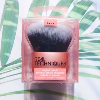 (Real Techniques®) Angled Kabuki Brush, 1 Count #01962 แปรงคาบูกิ แปรงแต่งหน้า เหมาะสำหรับผลิตภัณฑ์แบบฝุ่น