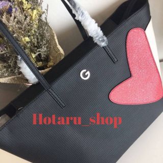 G BY GUESS KELTON HEART TOTE BAG กระเป๋าถือทรง Tote วัสดุ PU คุณภาพดี