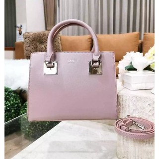 พร้อมส่ง ! กระเป๋าถือ กระเป๋าสะพายข้าง NEW GUESS BAG สีชมพู ขนาด 10 นิ้ว สวยหรู ของแท้ 100%