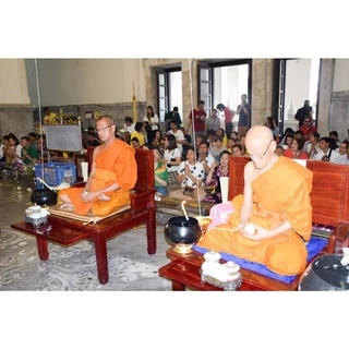 หลวงพ่อโสธร หน้าตัก5นิ้วความสูง 25cm ลายหินอ่อนหยกผ่านพิธีพุทธาภิเษกแล้วหลายวาระ พร้อมกล่องและของแถมสุดมงคลสำหรับสักการะ