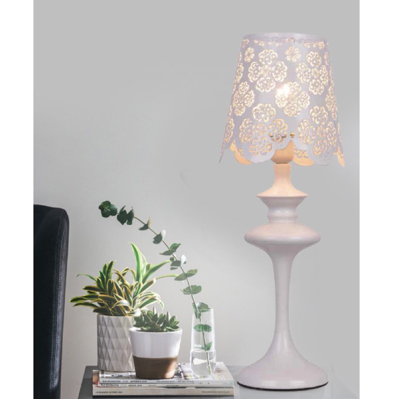 EILONโคมไฟตั้งโต๊ะClassicสีขาว