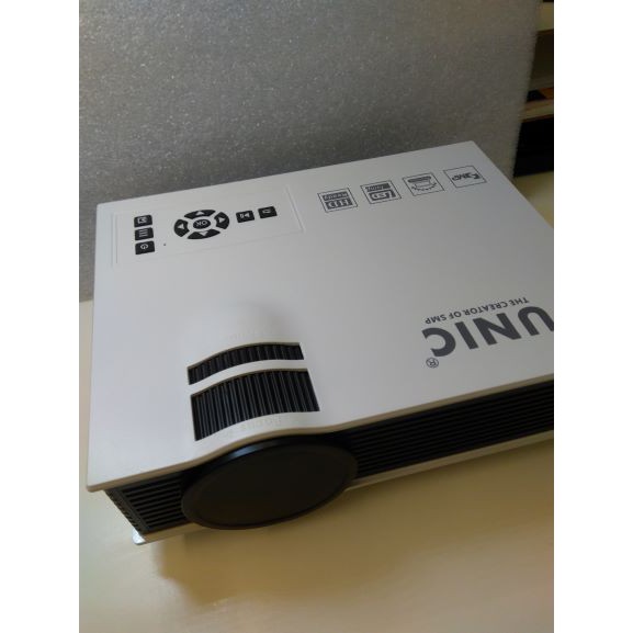 UNIC UC40 Mini Projector โปรเจคเตอร์ขนาดเล็ก ความสว่าง 800 ANSI lumens สีดำ