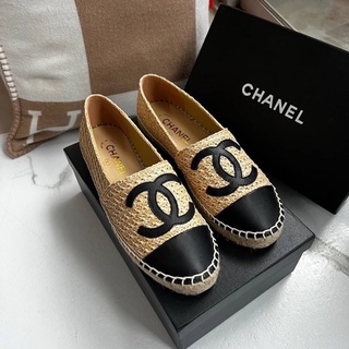 รองเท้า CHANEL ESPADRILLES COLLECTION 💛มาเเล้วเป็นอีกรุ่นที่มาเเรงตลอดกาล ทำจากหนังเเท้100%