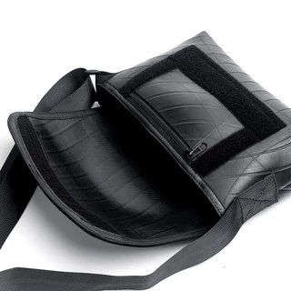 Rubber Killer - PURI (กระเป๋าสะพายข้าง, ยางทั้งชิ้น, ขนาดพอดี, มีช่องเล็กใส่ของ) - 100090003