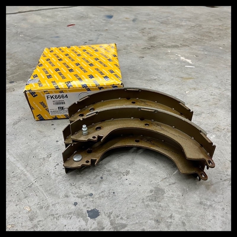 FBK FK6664 MITSUBISHI PAJERO L300 L047 L049 รองเท้าเบรกหลัง