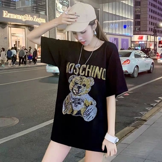 Moschino เสื้อยืด คอกลม ผ้าฝ้าย ประดับพลอยเทียม พลัสไซซ์ สําหรับทุกเพศ