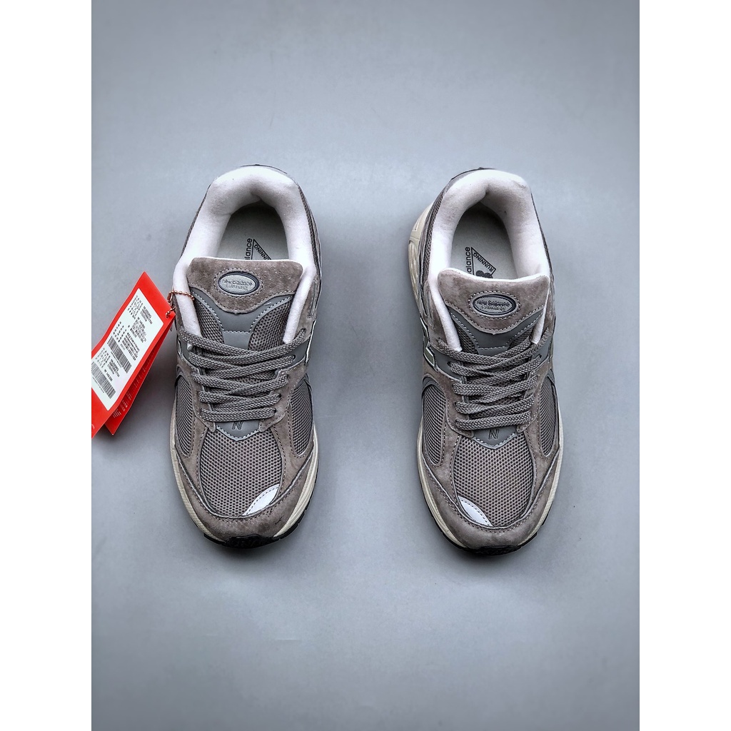 New Balance NB2002 รองเท้าวิ่งผู้ชายและผู้หญิงแนวสตรีทแฟชั่นย้อนยุคทุก ...