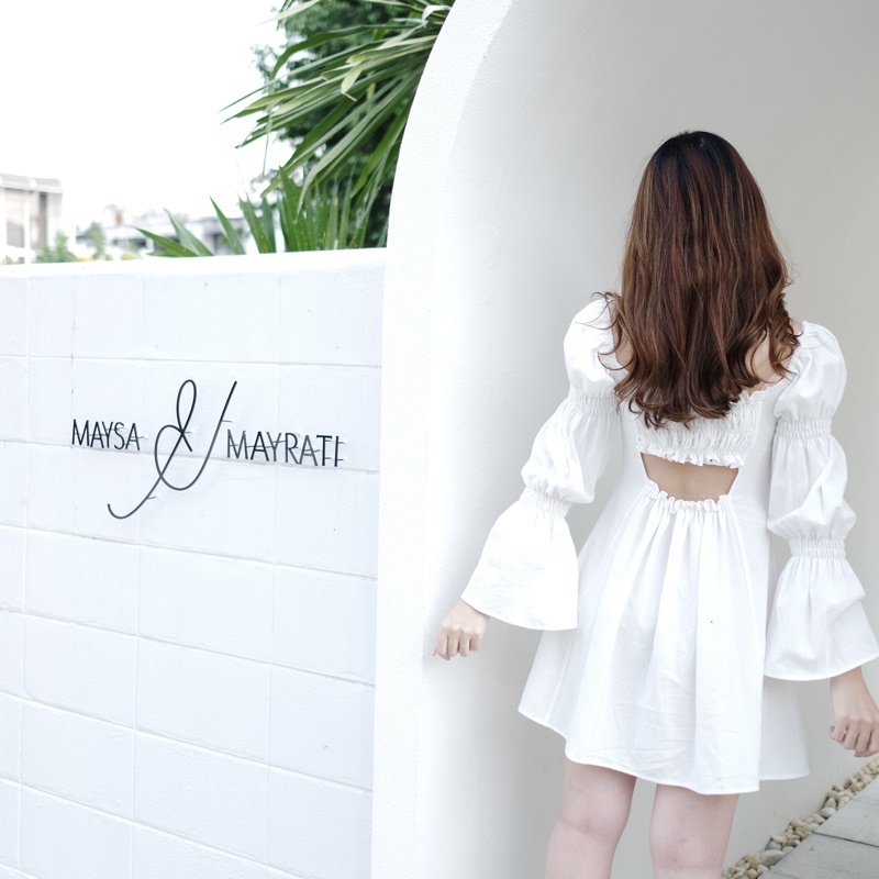 เดรสลินินแขนยาว เว้าหลัง ใส่แล้วดูเป็นลูกคุณหนูมาก เพิ่มความเซ็กซี่ ด้านหลัง น่ารักมากกก