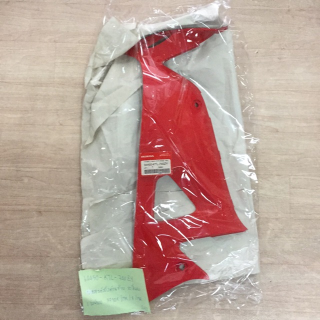 ฝาครอบตัวถังด้านซ้าย รถสีแดง เวฟ100 NF100K MK R MR อะไหล่ฮอนด้าแท้ 64450-KTL-740ZY