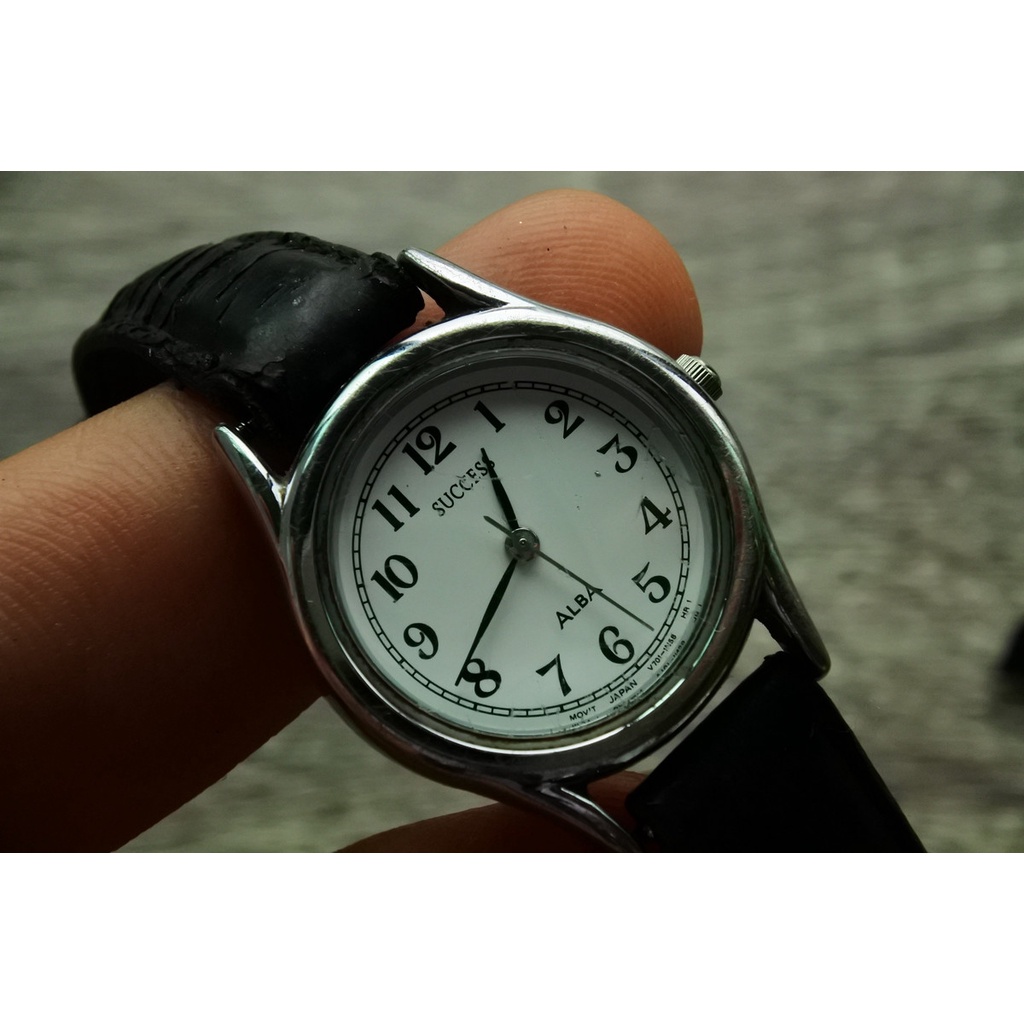 นาฬิกา Vintage มือสองญี่ปุ่น ALBA SUCCESSระบบQuartz UNISEX ทรงกลม กรอบเงิน หน้าขาว หน้าปัด 26mm