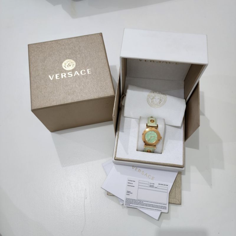 📌พร้อมส่ง📌มือสอง  นาฬิกาแฟชั่น แบรนด์เนม VERSACE ❤️ จากญี่ปุ่น
