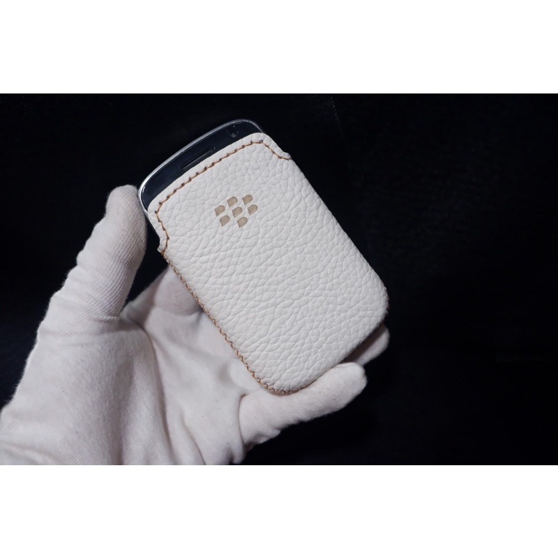 Bold 9900 เคสหนัง BlackBerry สีขาว