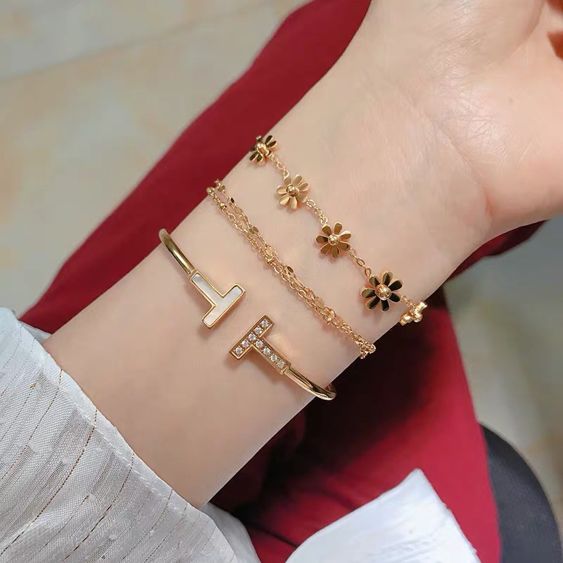 สร้อยคอโซ่สั้น เหล็กไทเทเนียม ชุบทอง 18K จี้ดอกเดซี่ สีโรสโกลด์ เข้ากับทุกการแต่งกาย แฟชั่นยอดนิยม สไตล์เกาหลี ญี่ปุ่น สําหรับผู้หญิง