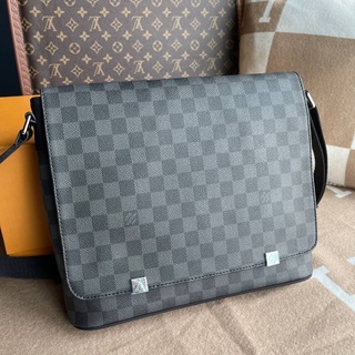 กระเป๋า LOUIS VUITTON MESSENGER MAN BAG GRAPHITE หนังแท้ เหมาะกับทุกโอกาส💯