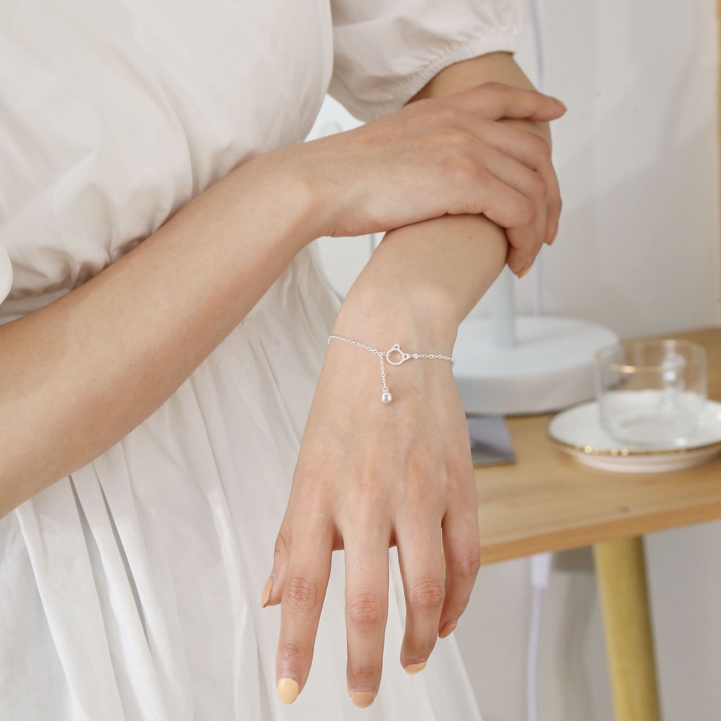 เครื่องประดับ สร้อยข้อมือ กําไลข้อมือ เงินสเตอร์ลิง S925 จี้กระดิ่ง รูปแมวน่ารัก แบบเรียบง่าย สไตล์เกาหลี สําหรับผู้หญิง