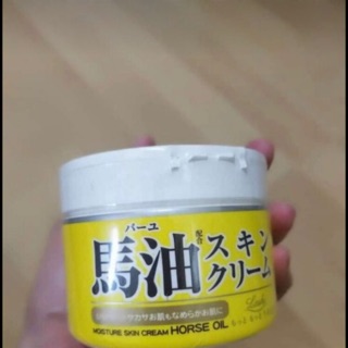 Loshi Horse Oil Moisture Skin Cream ครีมน้ำมันม้า ช่วยคืนความชุ่มชื้นบำรุงผิว และ ลดริ้วรอย