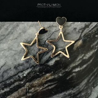 Korea Cute ฺBlack Heart Gold Star Earrings : ต่างหู ตุ้มหู เกาหลี รูป ดาว สีทอง และ หัวใจ ดำ