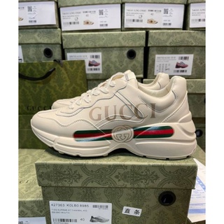 รองเท้าผ้าใบกุชชี่ รุ่น GUCCI RYHTON GUCCI PRINT SNEAKER