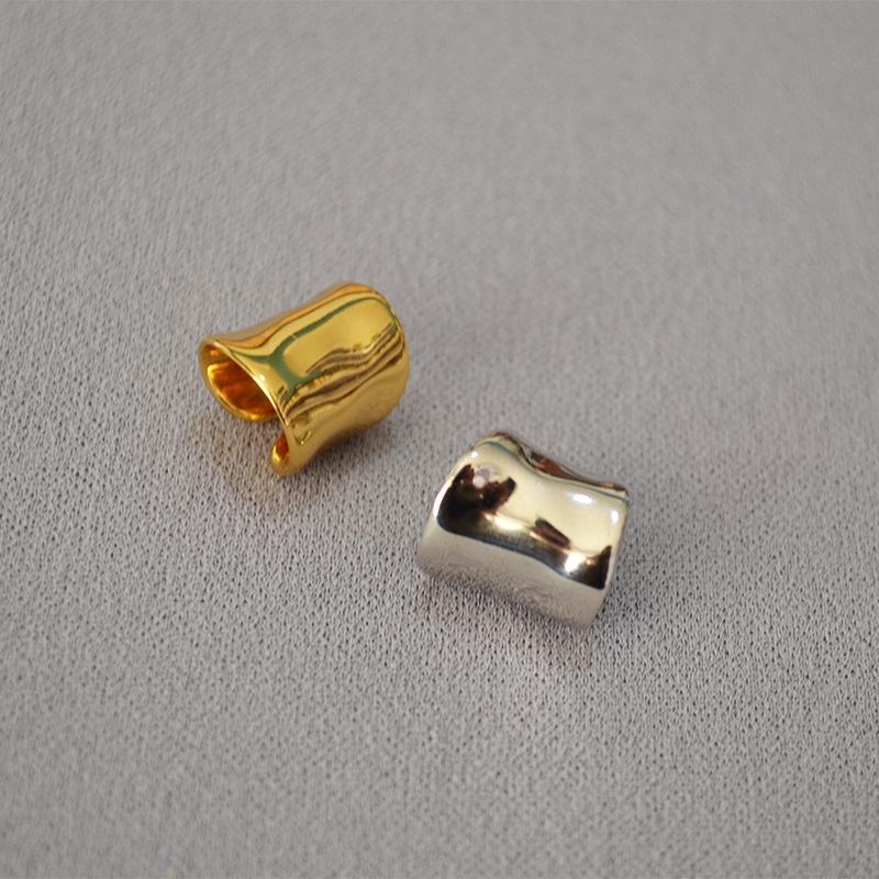 LAC.COLLECTION - Butter Ear Cuff มีสีเงินและสีทอง