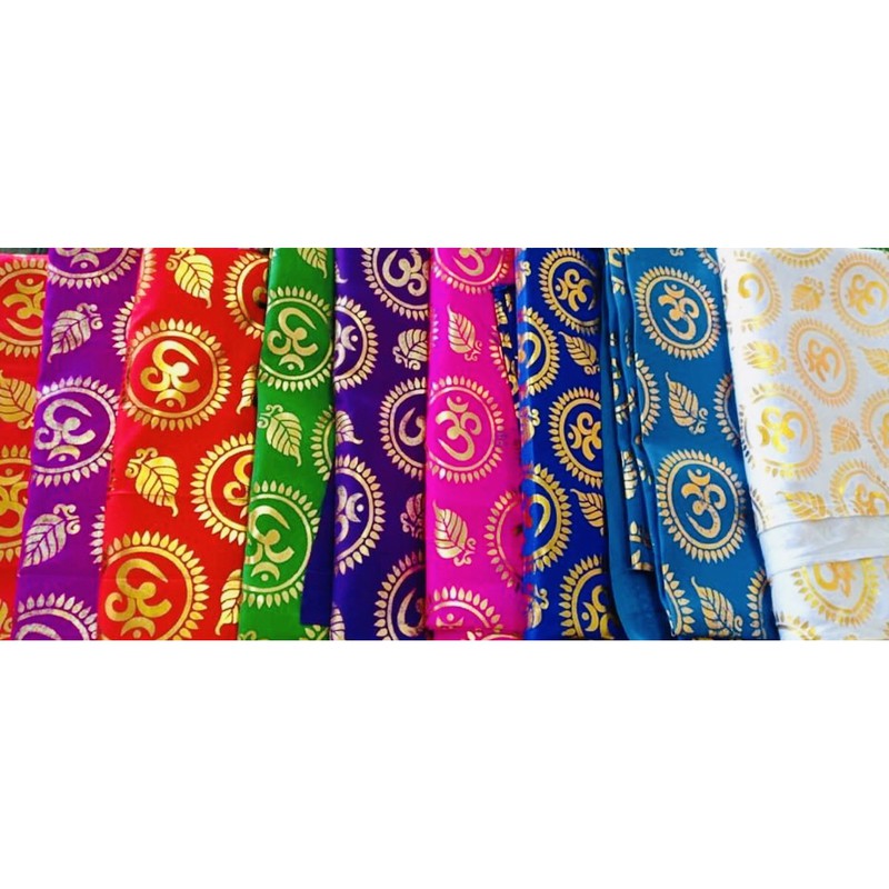 ผ้าโอมมีหลายสีให้เลือก ราคาเมตรละ 99