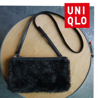 กระเป๋า crossbody ขนฟู UNIQLO สีดำ ของใหม่ตำหนิเปื้อนจี๊ดนึง สินค้าจากญี่ปุ่น