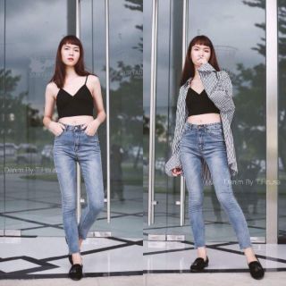 กางเกงยีนส์ผ้าดีมาก สีสวยมาก ทรงเดฟสกินนี่  ปลายขาตัดชาย ใส่ได้ตลอด ไม่มีเอ้าท์ ใส่แล้วหุ่นดีมากรับรอง เก็บทรงเป๊ะมาก