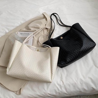 กระเป๋าแฟชั่นผู้หญิงสะพายไหล่ crossbody คาดลำตัว ราคาถูกที่สุด D150 กระเป๋าแฟชั่น มีสี ดำ ขาว ส่งฟรี
