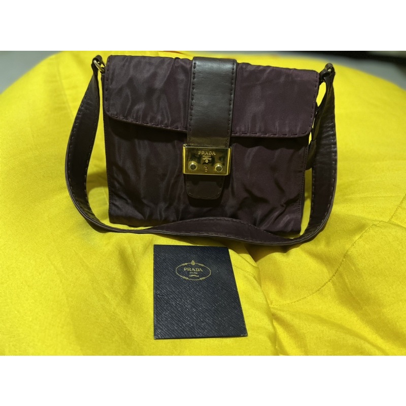 กระเป๋าสะพายข้างPradaแท้มือสอง