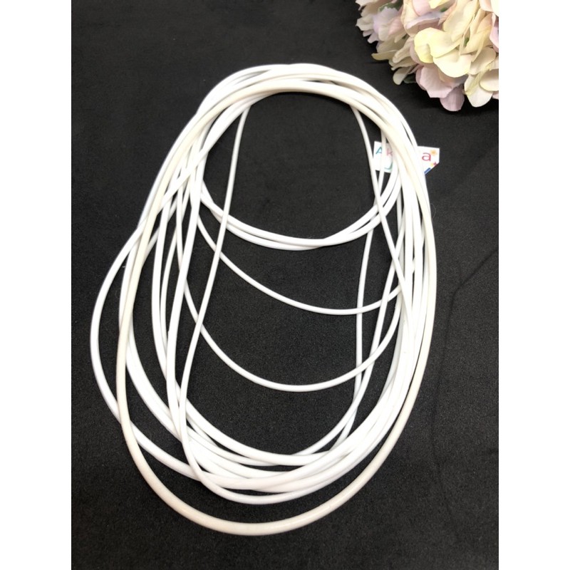 สร้อยคล้องพระ มีสีขาวและสีใส มีแบบบางขนาดประมาณ 2.mm และหนาขนาดประมาณ 3mm.*(ขอดูภาพขนาดที่ชัดเจนก่อนสั่งซื้อได้เลยค่ะ)