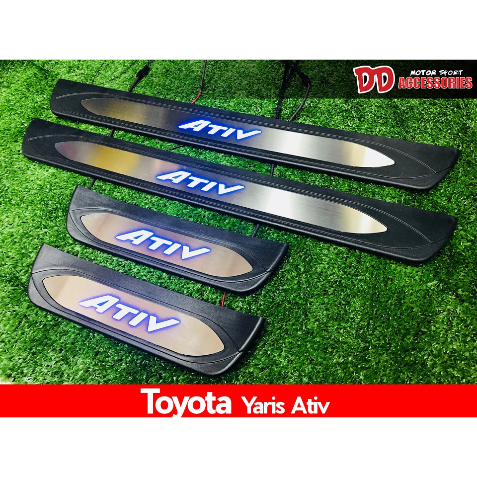 ชายบันไดมีไฟ กันรอยบันไดมีไฟ  Toyota Yaris 2014-2020 รุ่นขอบดำ โลโก้ Ativ