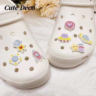 【 Cute Deco 】การ์ตูนจรวดน่ารัก (7 แบบ) ดาวเคราะห์ / จรวด / อุกกาบาต / นักบินอวกาศ จี้กระดุม Crocs / Jibbitz น่ารัก Croc รองเท้า DIY / วัสดุเรซิน เสน่ห์ สําหรับ DIY