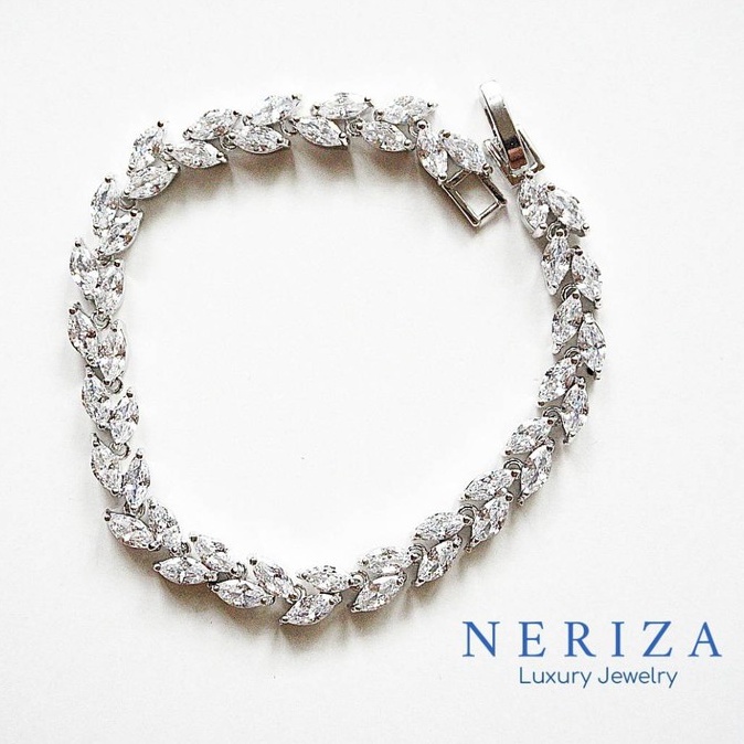 Neriza Jewelry/ข้อมือเพชรสังเคราะห์ เกรดพรีเมี่ยมประกายไฟเทียบเท่าเพชรแท้ พร้อมกล่อง NB020
