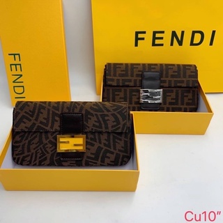 กระเป๋าสะพายข้าง fendi พร้อมกล่อง