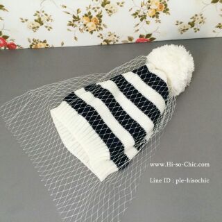 หมวกไหมพรม สีขาว-สีน้ำเงิน ติดตาข่าย
