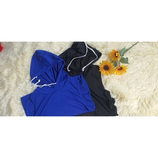 เสื้อแขนกุดมีฮู้ดความยาวครึ่งขา