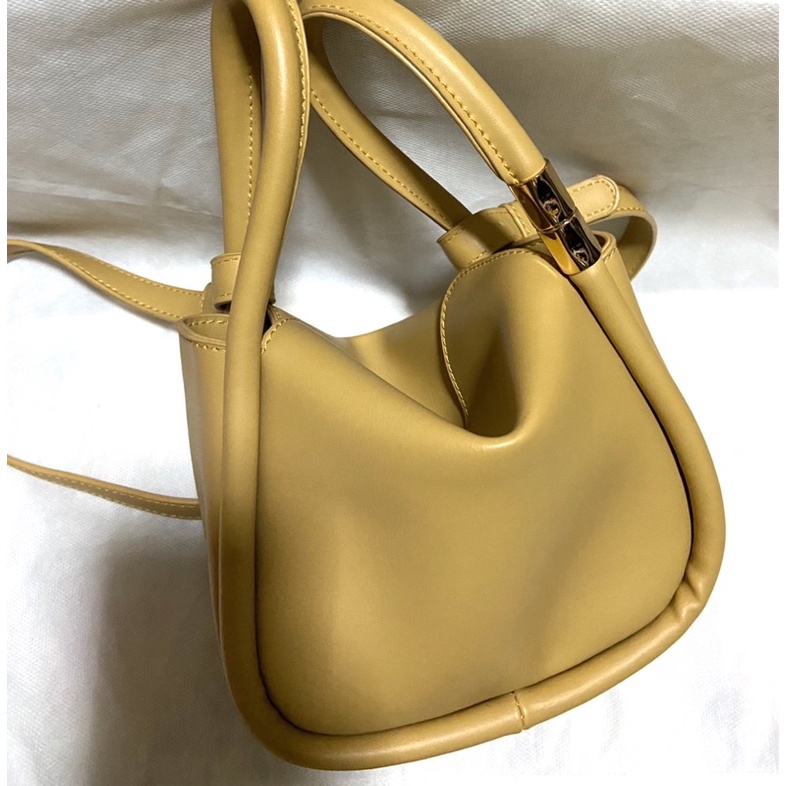 กระเป๋า just in case มือสอง สีเหลืองเบจ