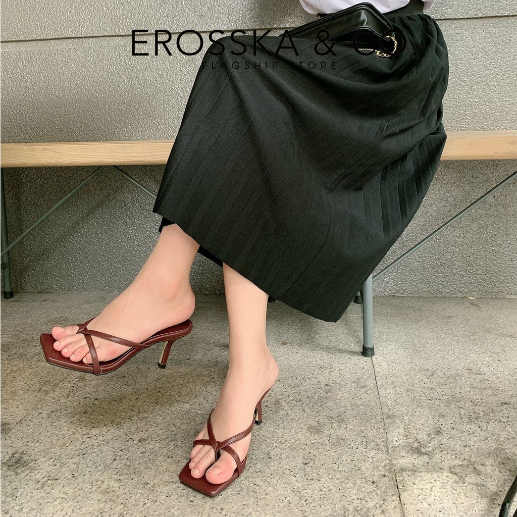 Erosska - รองเท้าแตะผู้หญิงหัวเหลี่ยมคาดน้ําตาลเข้มแบบบาง สูง 7 ซม. - EM060