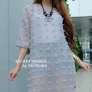 พร้อมส่ง วันพรุ่งนี้  KOREA CHIC DESIGN.. เสื้อตัวยาว ดีไซส์เก๋ๆ  เนื้อผ้าลิลินผสมฝ้าย เกรดAA ซีทรูเ