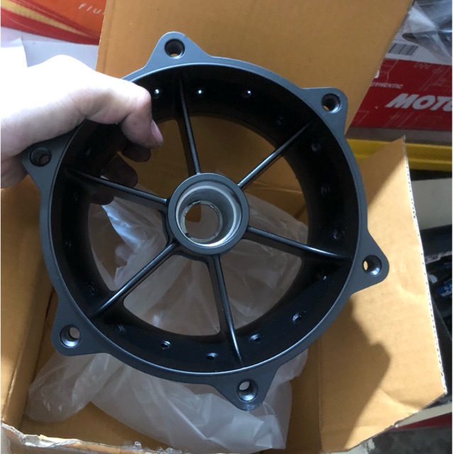 ดุมล้อหลัง Kawasaki Kr150/Zxr150