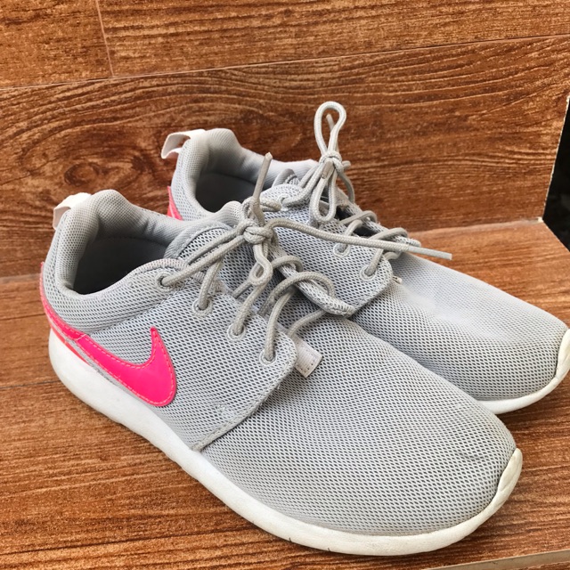 roach run nike