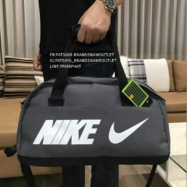 Don't Miss! NIKE TRAVEL BAGแท้💯outlet กระเป๋าสะพายสไตล์ Sport ใบใหญ่วัสดุ NYLON + POLYESTER สกรีนโลโ