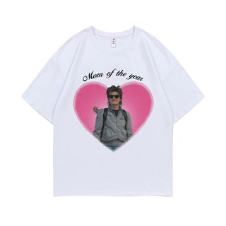 เสื้อยืด ผ้าฝ้าย 100% พิมพ์ลายกราฟฟิค Love Stranger Things 4 Mom of The Year Steve Harrington สไตล์ฮาราจูกุ สําหรับผู้ชา