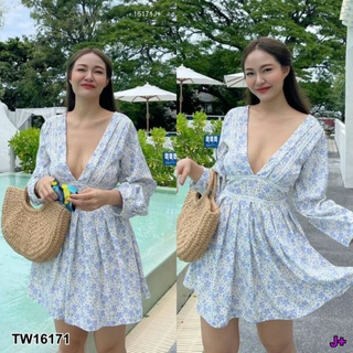 เดรสสั้นแต่งลูกไม้ กระโปรงจับจีบทวิสรอบตัว ซิปหลัง แขนยาวปลายแขนจับจีบ