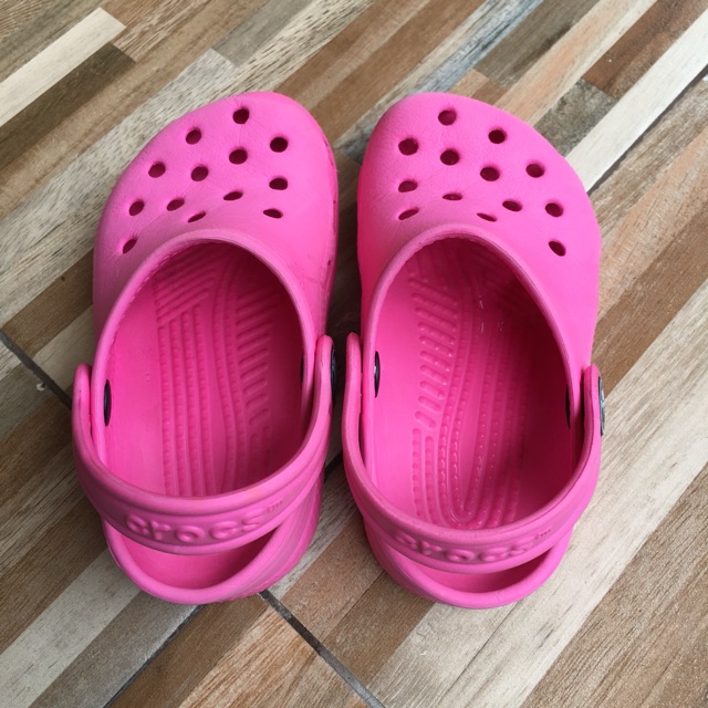 รองเท้า Crocs แท้มือสองของลูกสาวจ้า ไซ้ 6-7