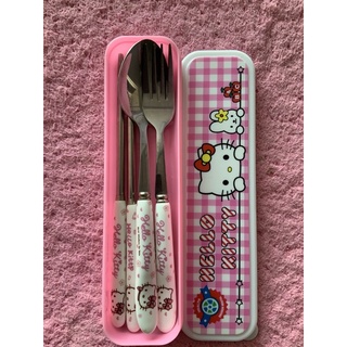 Hello Kitty ชุดช้อนส้อมตะเกียบพร้อมกล่อง🔆ยังไม่ได้ใช้งาน ✳️สภาพ 98%✨
