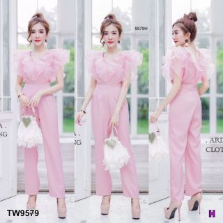 MF9579🍓
Jumpsuit จั๊มขายาวคอวีลึกกำลังดีผ้าซาร่า แต่งระบายผ้าแก้วซีทรูฟรุ้งฟริ้ง งานสวยมากก ไฮคราส